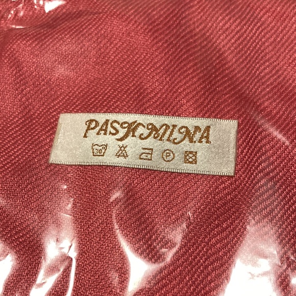 NWT Pink Pashmina Scarf - Picture 2 of 3